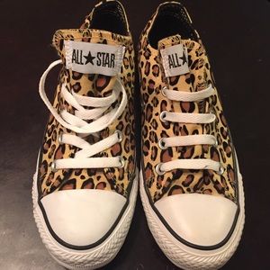 Woman's leopard Converse, size 6