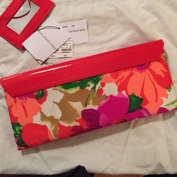 100% Authentic Balenciaga Floral Clutch $945 - Picture 3 of 4
