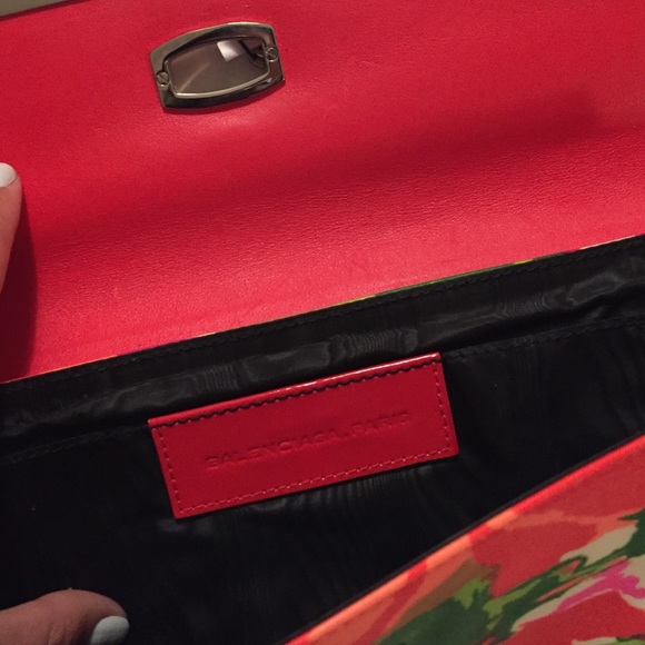 100% Authentic Balenciaga Floral Clutch $945 - Picture 4 of 4