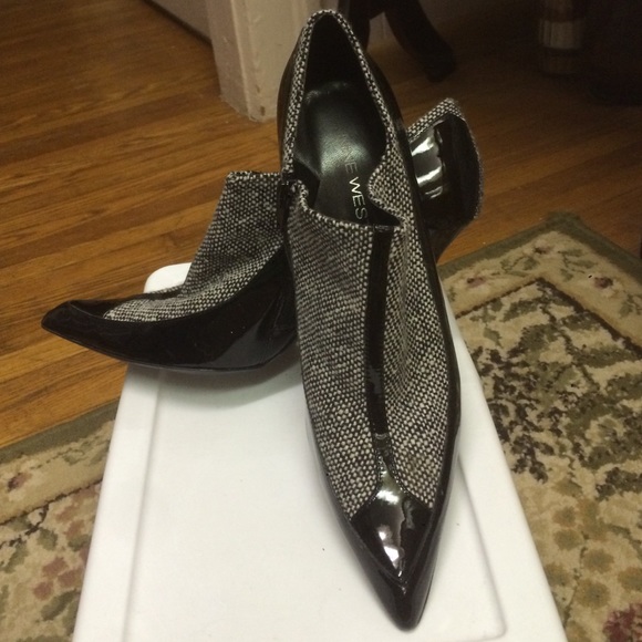 Nine West high heel zip shoe