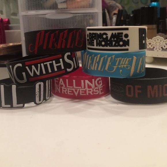 💕🎶Hot Topic Band Jelly Bracelets 🎶💕