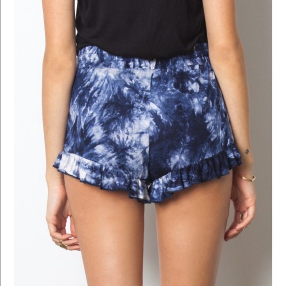 Sans Souci TIE DYE RUFFLED HEM SHORTS drawstring - Picture 2 of 4