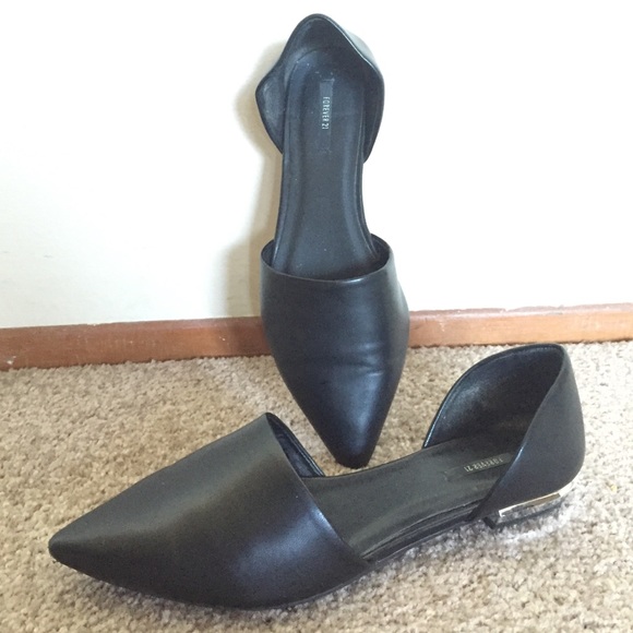 Black faux leather pointy flats