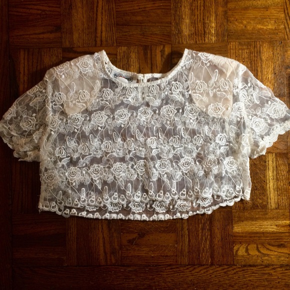 ❌SOLD❌White Rose Lace Crop Top