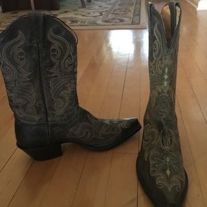 Never worn Tony Lama boots
