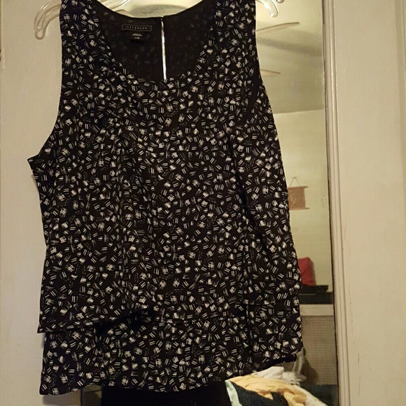Sleeveless black and white layered blouse