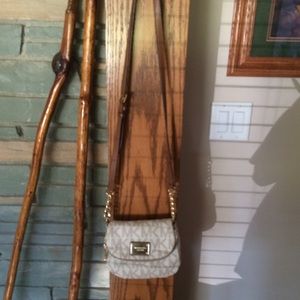 MICHAEL KORS SMALL FLAP CROSSBODY SIGNATURE PVC