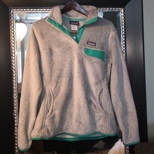 New gray and turquoise Patagonia pullover fleece