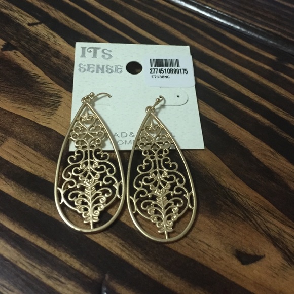 Gold teardrop filigree earrings - Picture 1 of 3