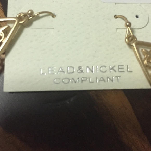 Gold teardrop filigree earrings - Picture 2 of 3