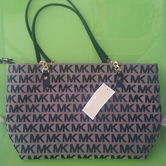 Michael Kors Handbags - SOLD!! Authentic Michael Kors PURSE