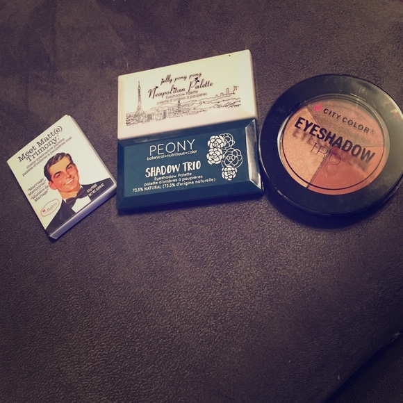 Ipsy bundle of eyeshadows