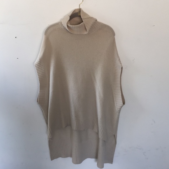 BCBG sleeveless hi-low sweater. Size XS/S