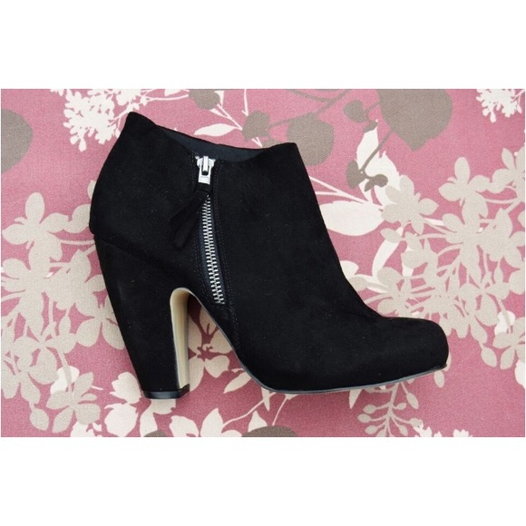 Madden Girl Black Booties Size 9