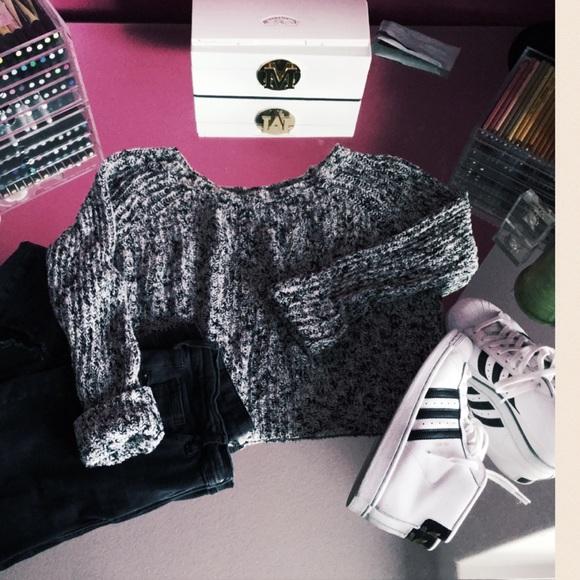 Brandy Melville Cropped Sweater