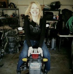 Meet your Posher, Elizabeth