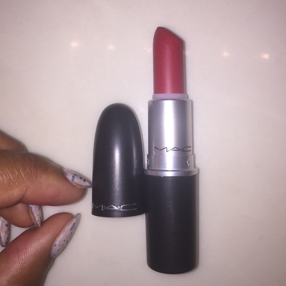 MAC LIPSTICK- Retro Matte Ruby Woo