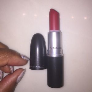 MAC LIPSTICK- Retro Matte Ruby Woo