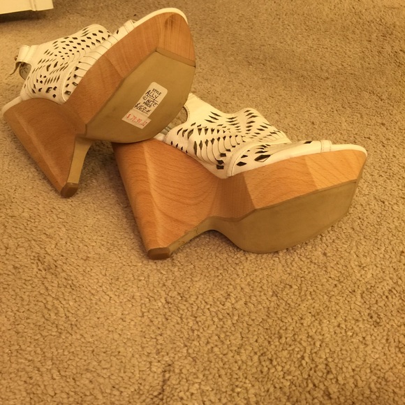 Bebe Heels - Picture 2 of 7