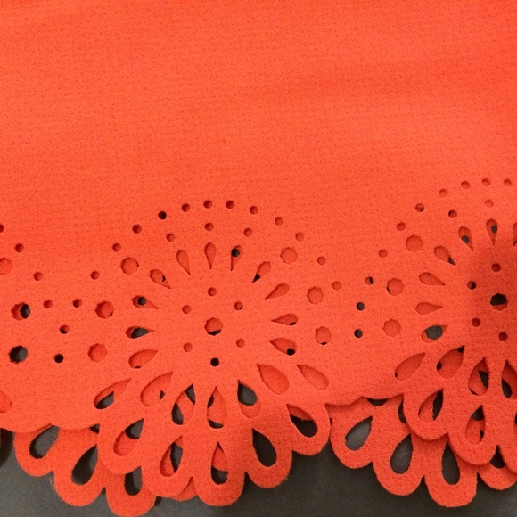 Vacation sale!Loft coral laser cut scalloped skirt