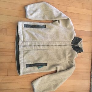 Patagonia cream zip up fleece sweater