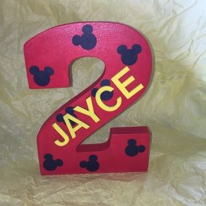Themed letters or numbers