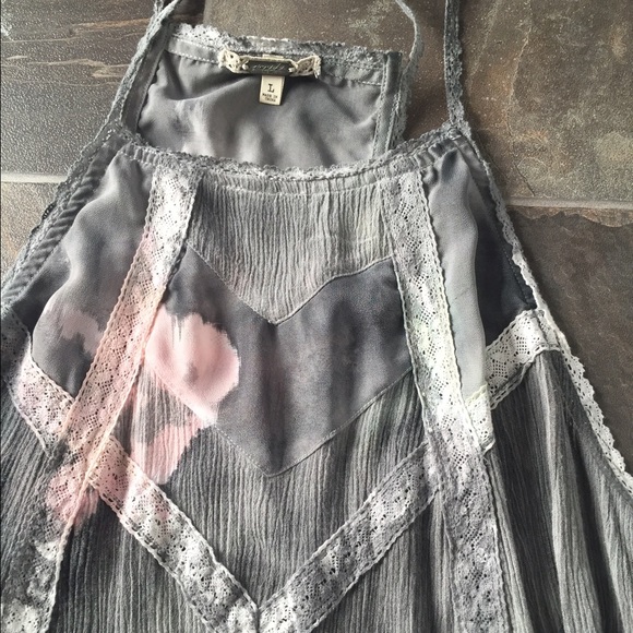 SOLD BUNDLE Gimmicks distressed open side tank - Picture 2 of 4