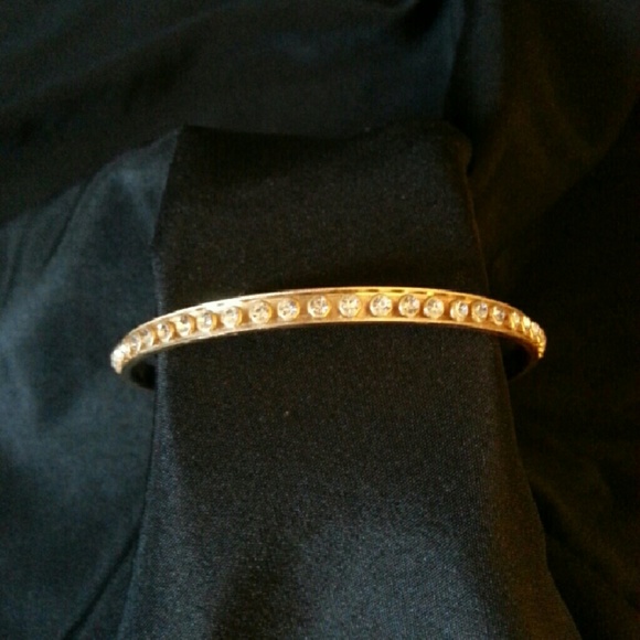 Gold colored bangle with crystals - Picture 2 of 3