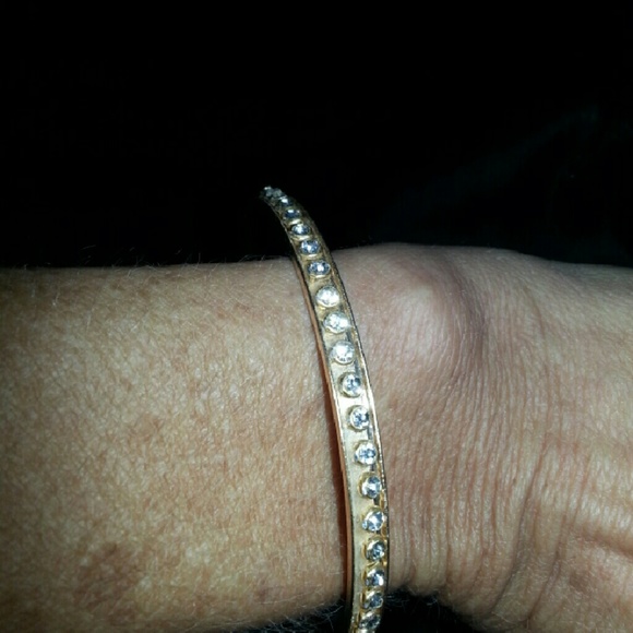 Gold colored bangle with crystals - Picture 3 of 3