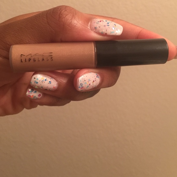 MAC LIPGLASS- Viva Glam V