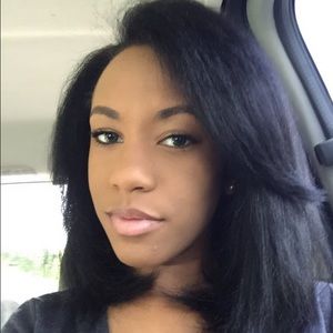 Meet your Posher, Latisha