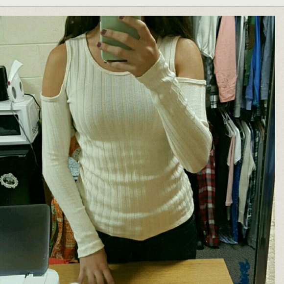 Hollister NWOT Cold Shoulder Top