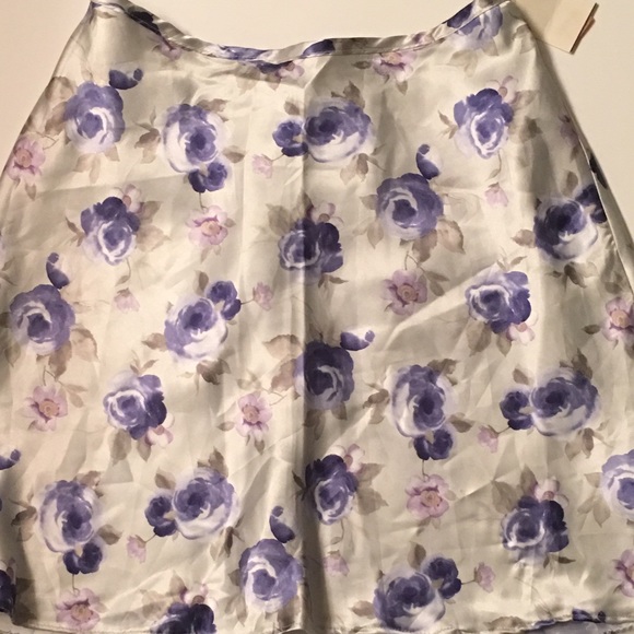 Skirt, length 18 inches.