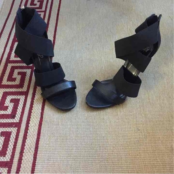 Black party heels - Picture 2 of 3