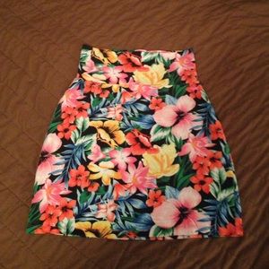 Pink Vs floral print mini skirt