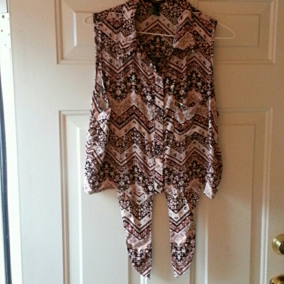 Print sleeveless top