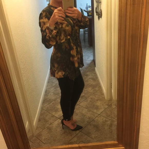 Beautiful shirt - Picture 1 of 2