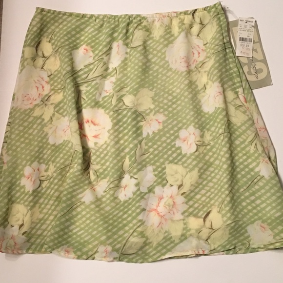 Skirt, length 19 inches.