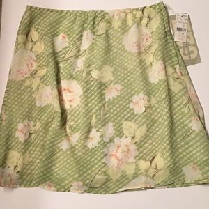 Skirt, length 19 inches.