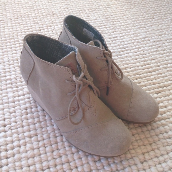 TOMS Desert Wedge Booties 7.5 - Picture 2 of 4