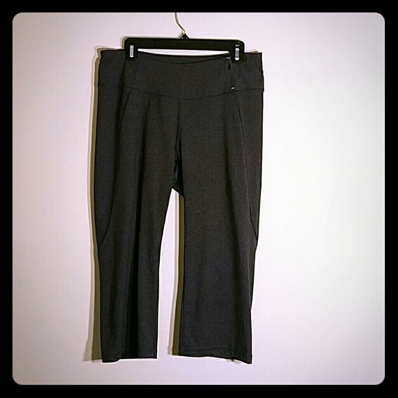 Calia by Carrie Underwood crop workout pants