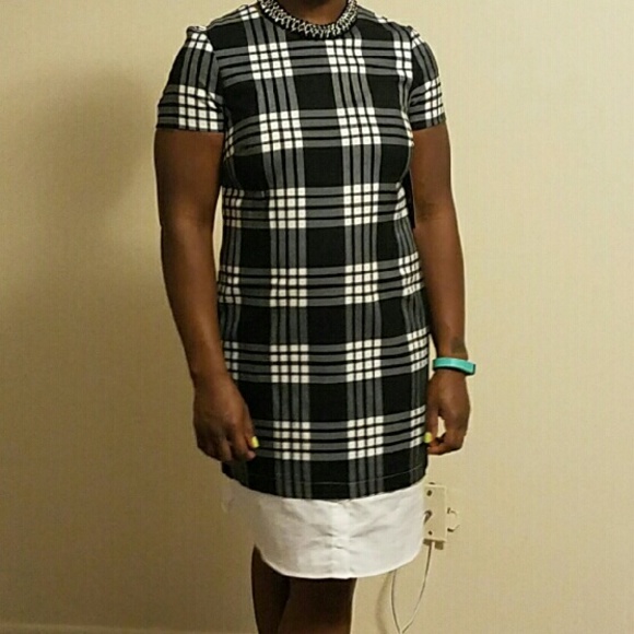 NY&Company Shirt-Tail Hem Short Sleeve Dress - Picture 2 of 4