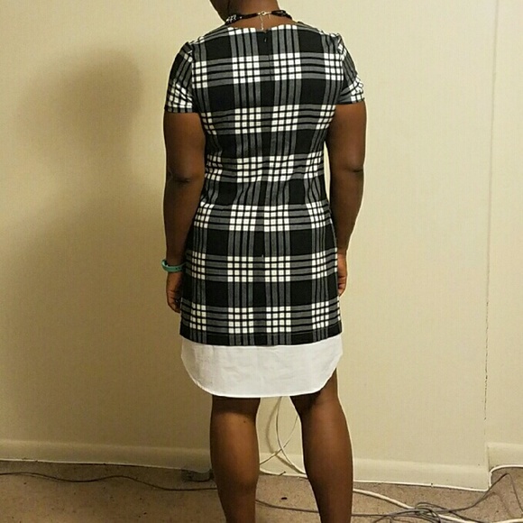 NY&Company Shirt-Tail Hem Short Sleeve Dress - Picture 3 of 4