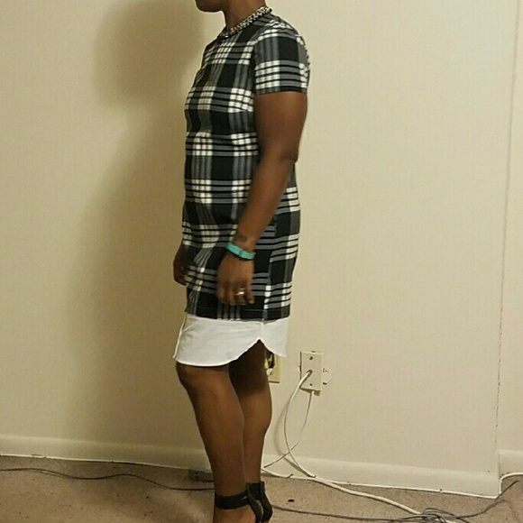 NY&Company Shirt-Tail Hem Short Sleeve Dress - Picture 4 of 4