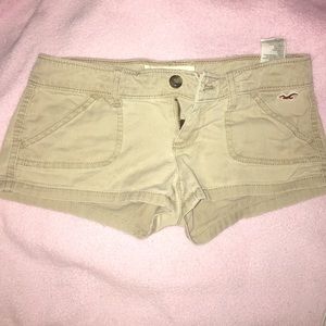 KHAKI HOLLISTER SHORTS
