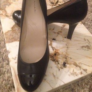 Tahari Laura pumps