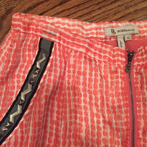 BCBGeneration skirt size xs - Picture 2 of 3