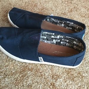 Blue Toms