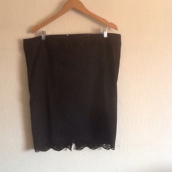 NWT Torrid Stretchy Black Pencil Skirt