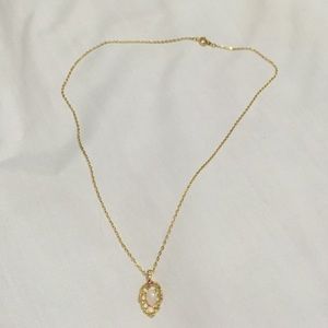 Gold necklace with Opal